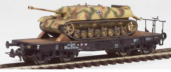 REI Models 007060 - German WWII Jagdpanzer in Ambush Camo loaded on a heavy 4 axle DRB flat car